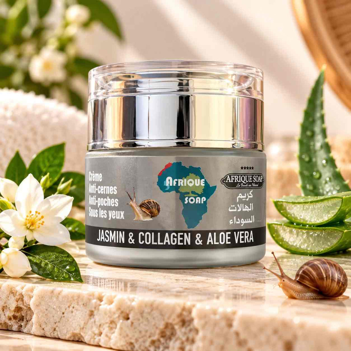 Crème anti-cernes au jasmin appliquée du bout des doigts sur le contour des yeux